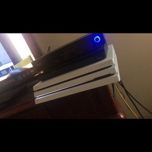 White ps4 pro 1TB
